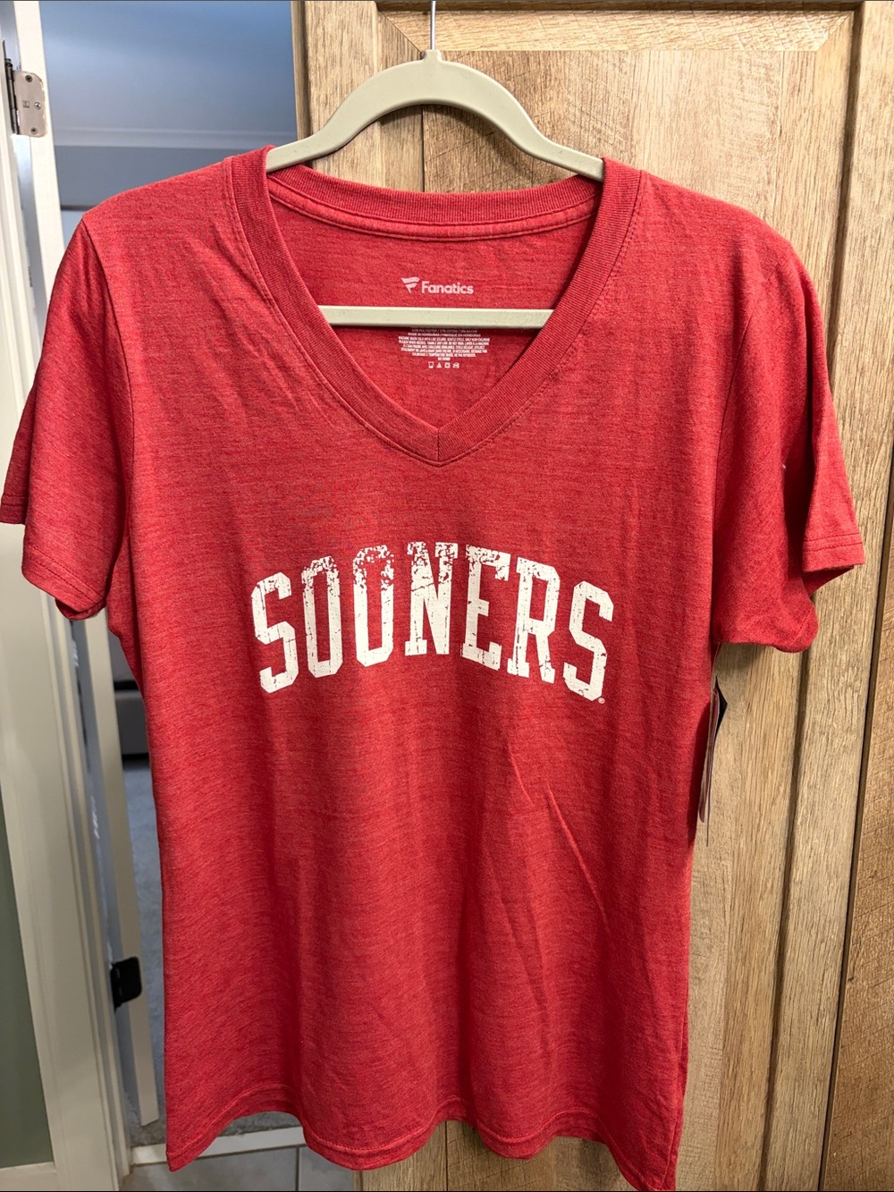 Fanatics XL women’s Red V-Neck 'Sooners' Short Sleeve Tee OU NWT Oklahoma